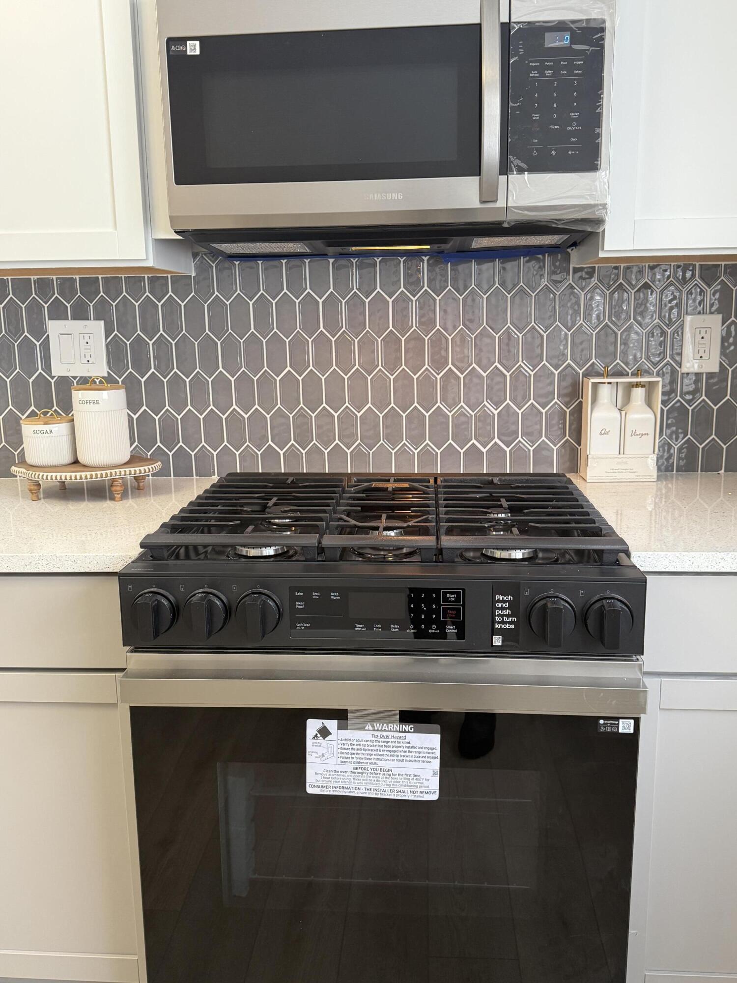 7008 Baring Avenue Hammond, IN 46324 - Photo 11 of 22 a close view of a stove top oven