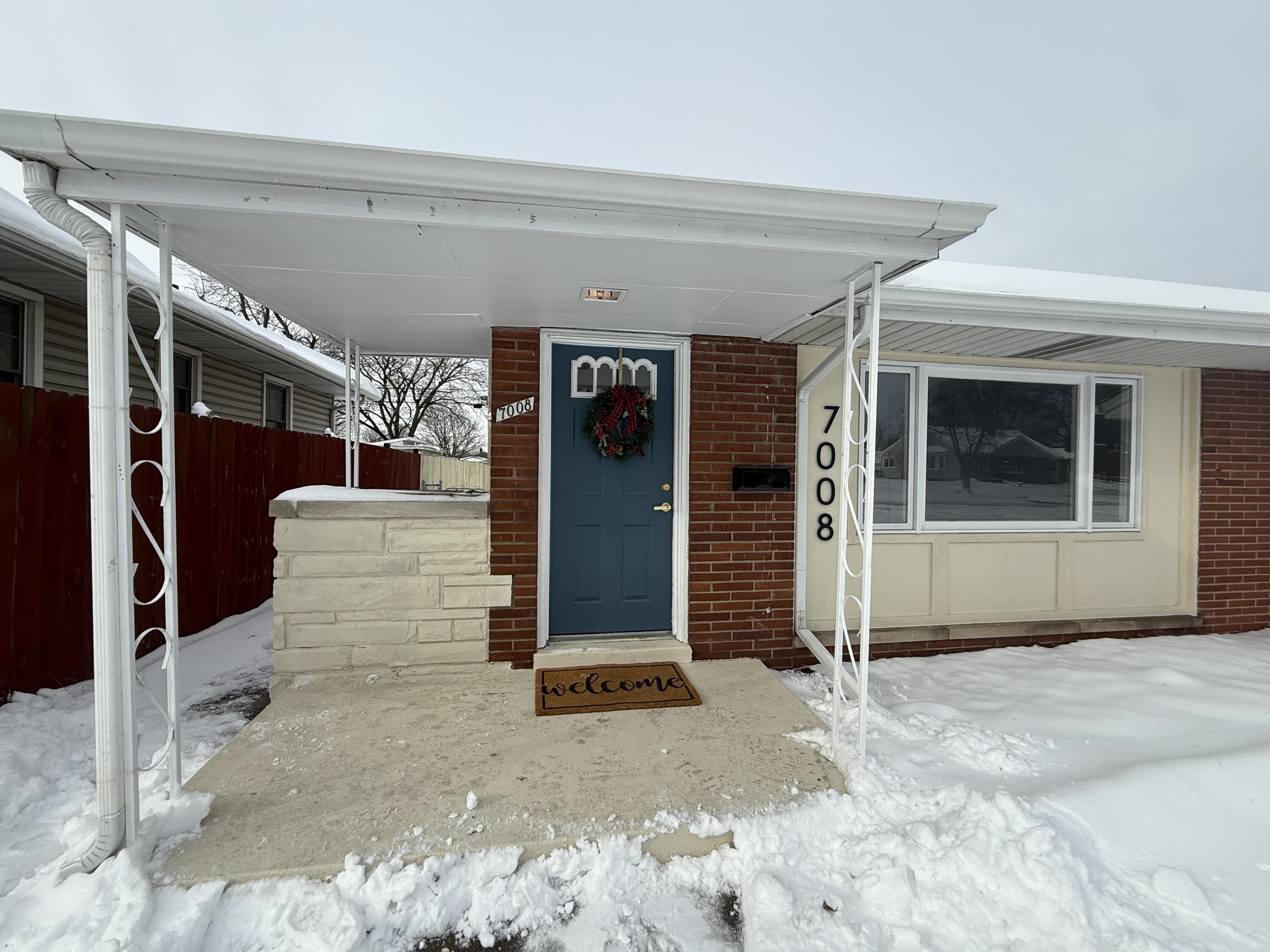 7008 Baring Avenue Hammond, IN 46324 - Photo 2 of 22 a view of entryway