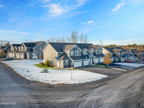 $380,000 | 25 Kasey Pass, Ballston Spa, NY 12020