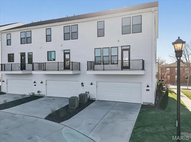 $624,900 | 8979 Eager Road, Richmond Heights, MO 63144