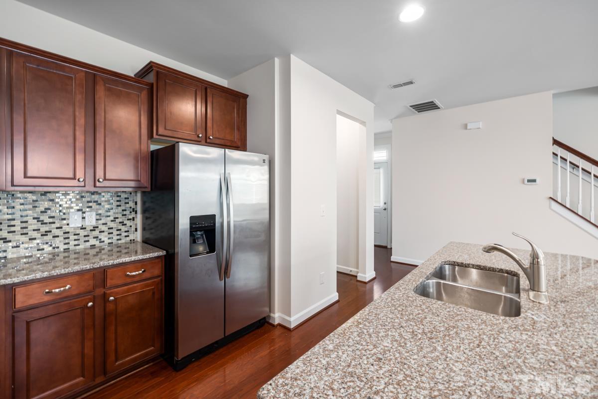 2406 Pecan Ridge Way Apex, NC 27502 - Photo 8 of 24 Gallery Image 8