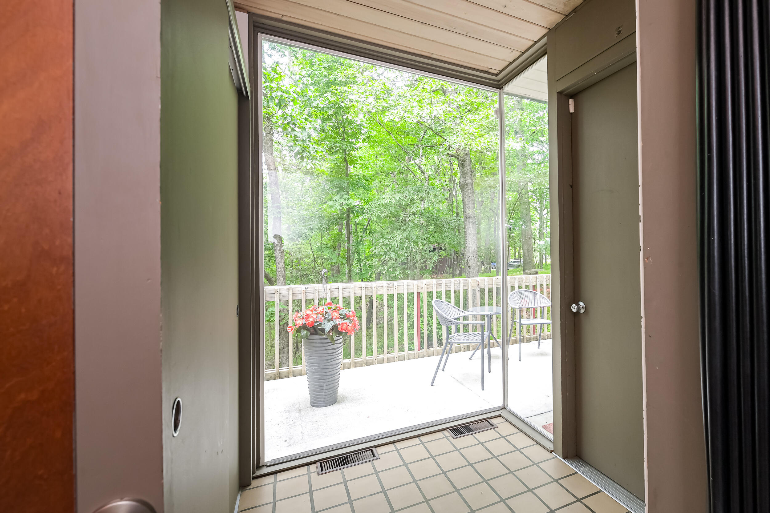 4075 North Delhi Road Ann Arbor, MI 48103 - Photo 5 of 50 Delhi front entry