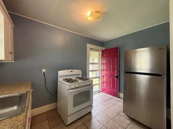 $1,250 | 3301 Dennis Street, Houston, TX 77004