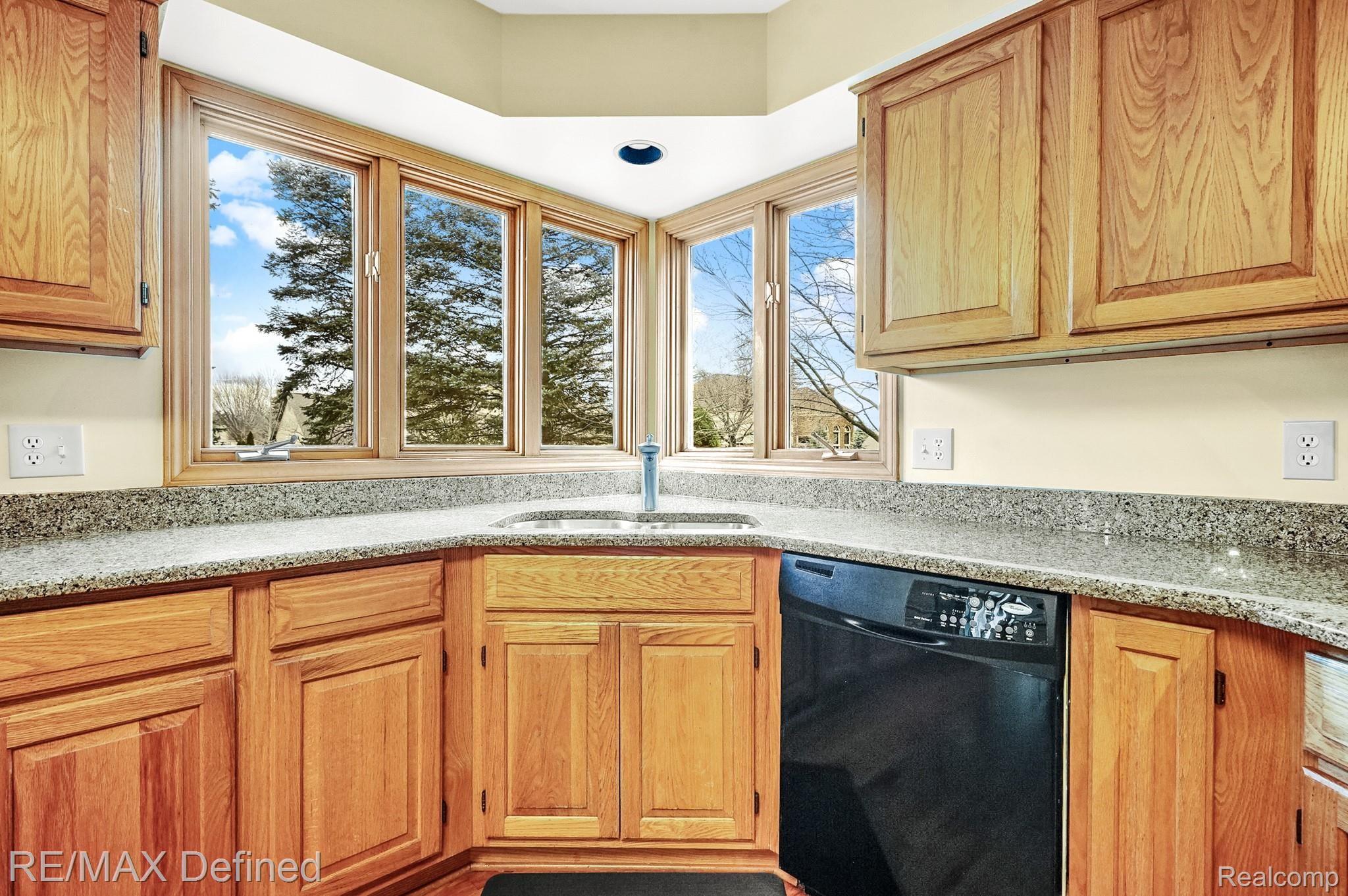 4851 Rambling Drive Troy, MI 48098 - Photo 13 of 43 13.jpg
