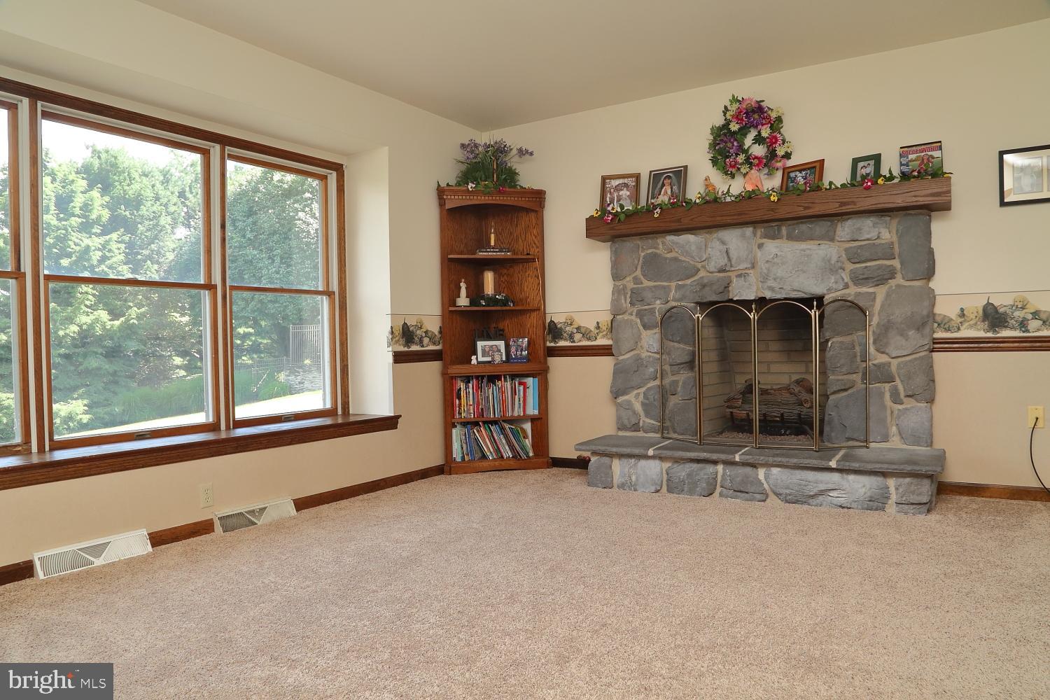 671 Ridgeview Drive Ephrata, PA 17522 - Photo 2 of 27