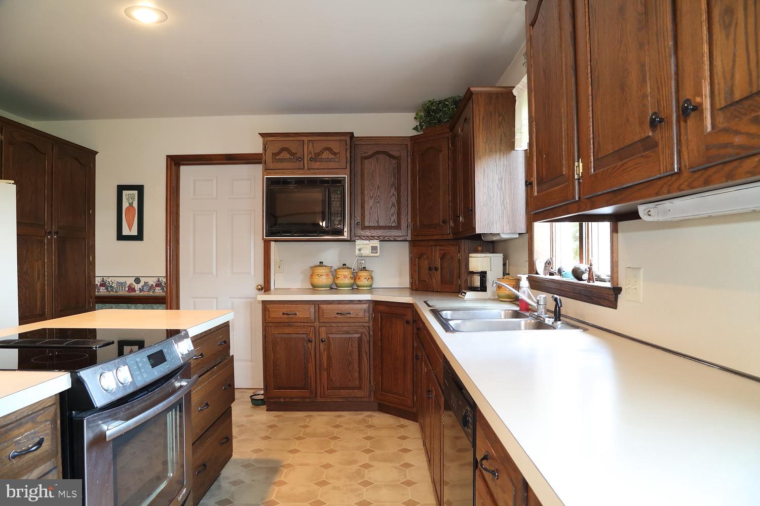 671 Ridgeview Drive Ephrata, PA 17522 - Photo 6 of 27