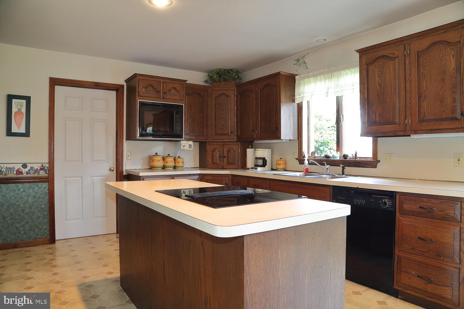 671 Ridgeview Drive Ephrata, PA 17522 - Photo 7 of 27