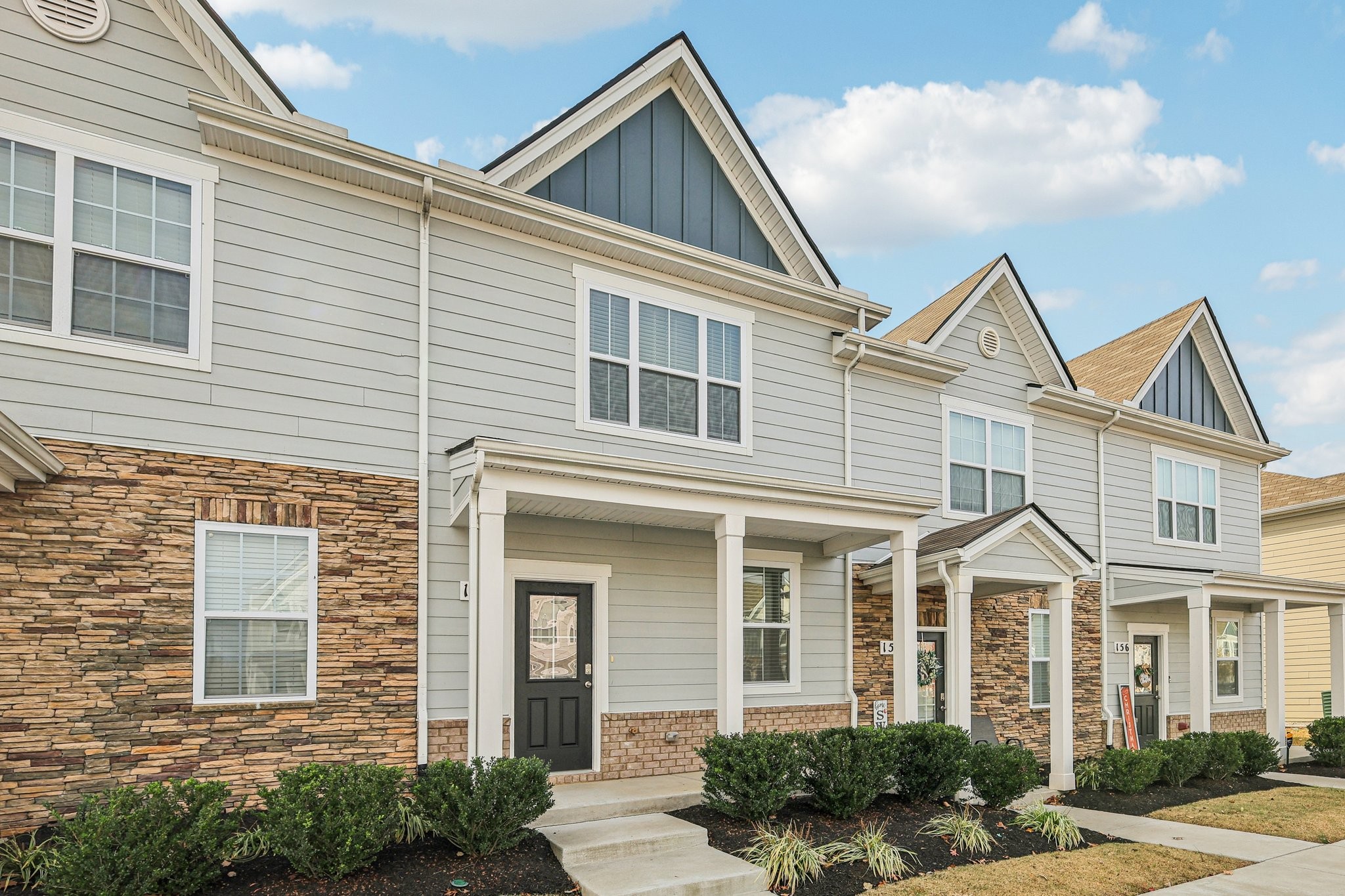 160 Cecil Road Lebanon, TN 37087 - Photo 1 of 23 front view of a house and a yard
