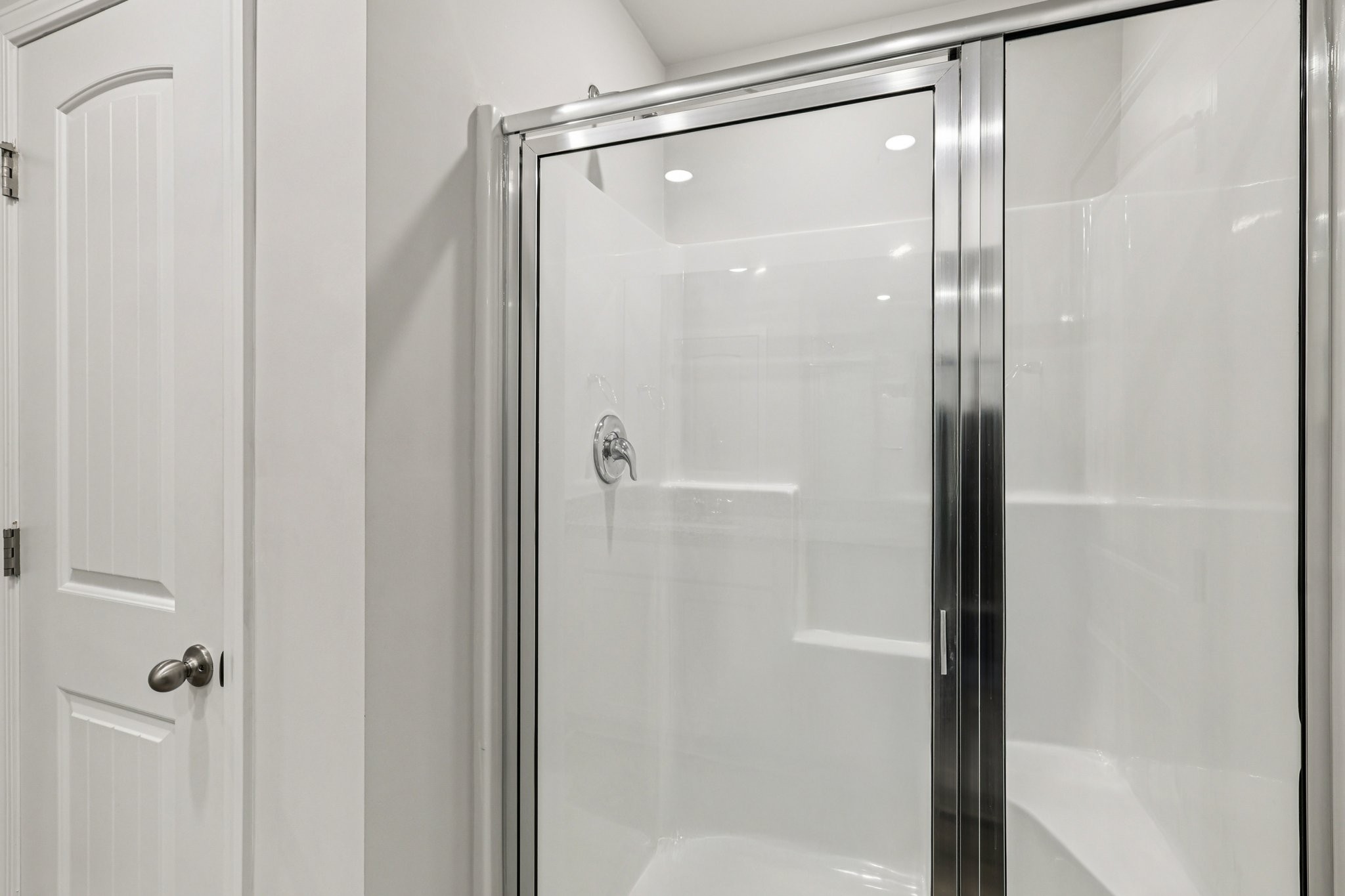 160 Cecil Road Lebanon, TN 37087 - Photo 16 of 23 a bathroom with a glass shower door