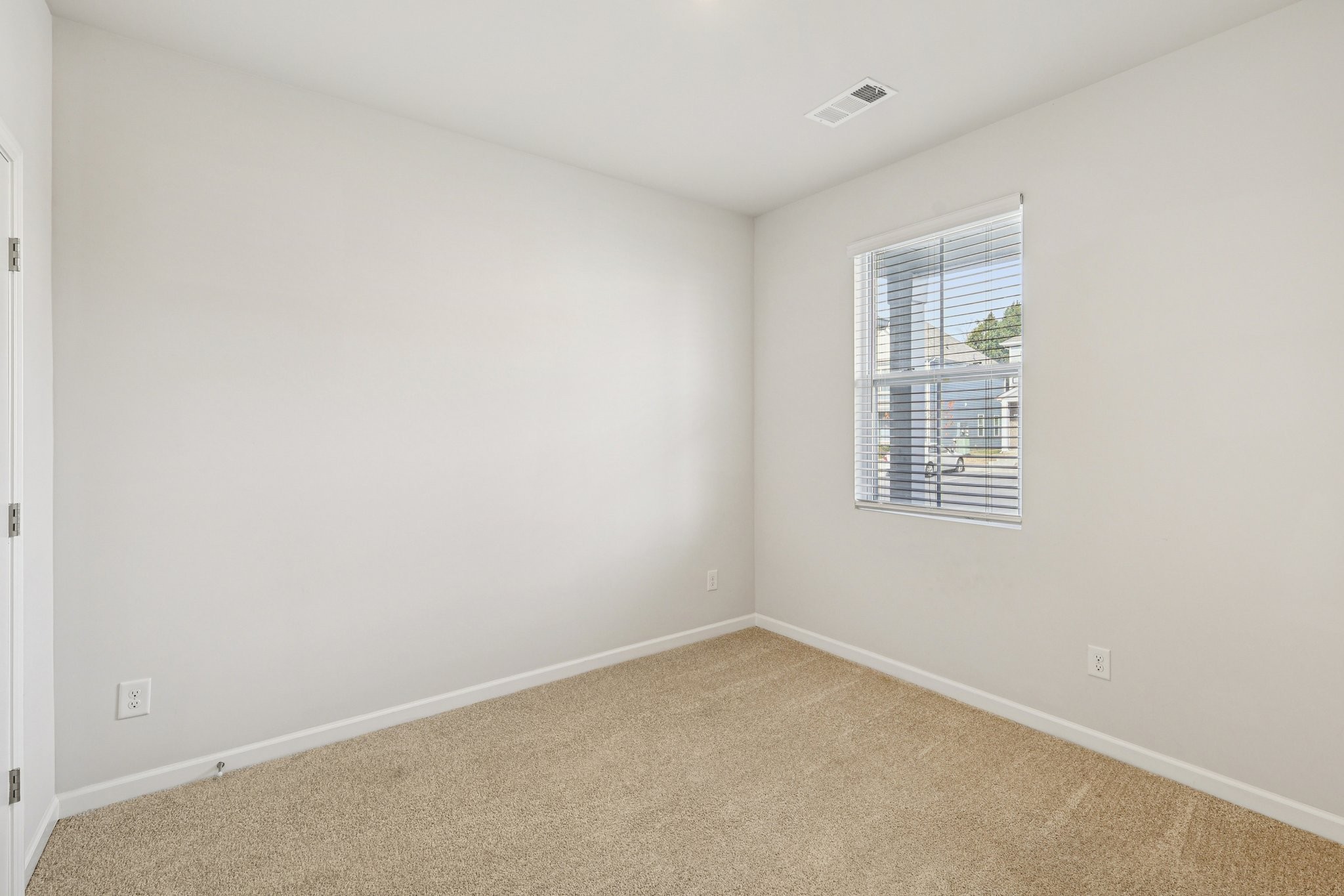 160 Cecil Road Lebanon, TN 37087 - Photo 10 of 23 an empty room with windows