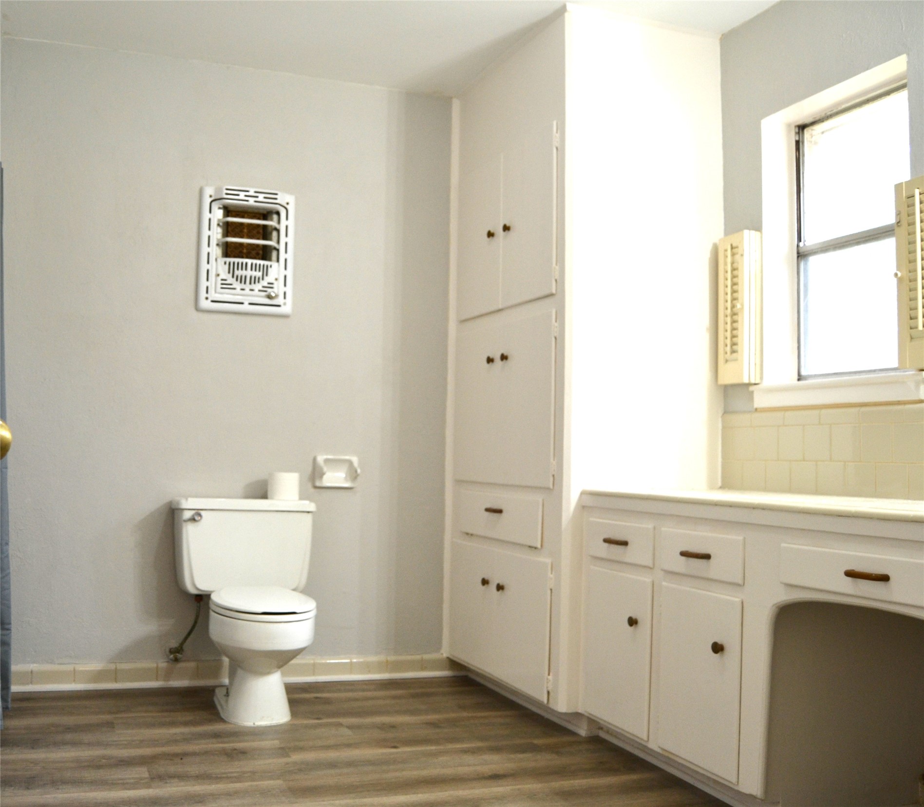 101 Summit Drive Conroe, TX 77303 - Photo 15 of 24 a bathroom with a toilet and a sink