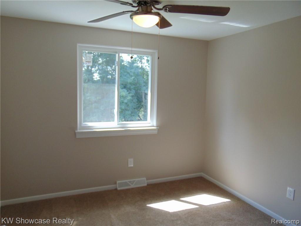 1390 Sackner Road Fenton, MI 48430 - Photo 13 of 21 3RD BEDROOM