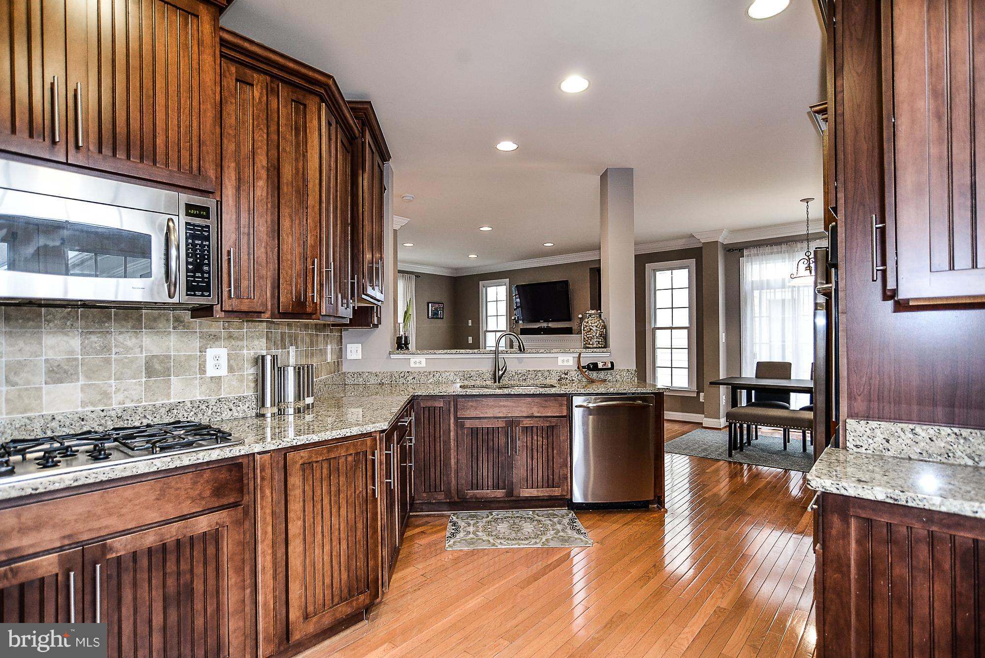 1310 South Glebe Road Arlington, VA 22204 - Photo 14 of 30 Gas cook-top