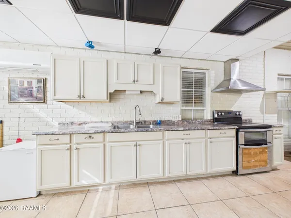 $340,000 | 512 East Villien Avenue, Abbeville, LA 70510