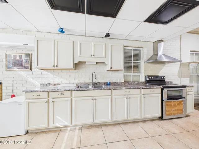 $340,000 | 512 East Villien Avenue, Abbeville, LA 70510