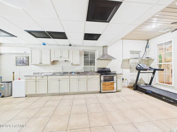 $340,000 | 512 East Villien Avenue, Abbeville, LA 70510