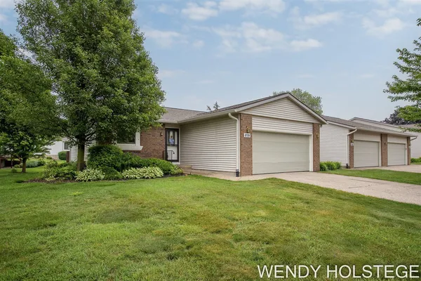 $319,900 | 859 Creekridge Drive, Holland, MI 49423