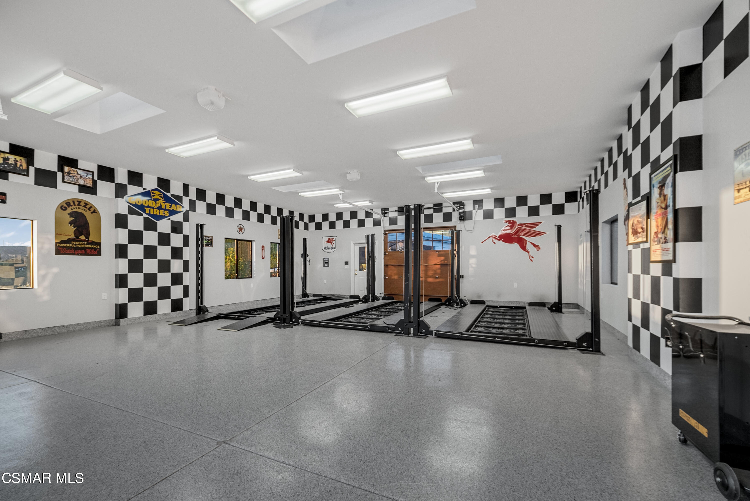 11875 Pradera Road Camarillo, CA 93012 - Photo 30 of 58 Additional garage space