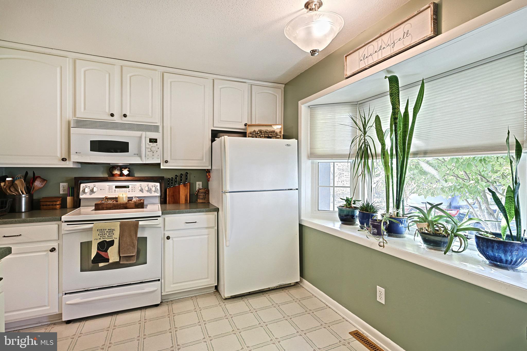 3117 Equinox Road Dover, PA 17315 - Photo 5 of 22 Gallery Image 5