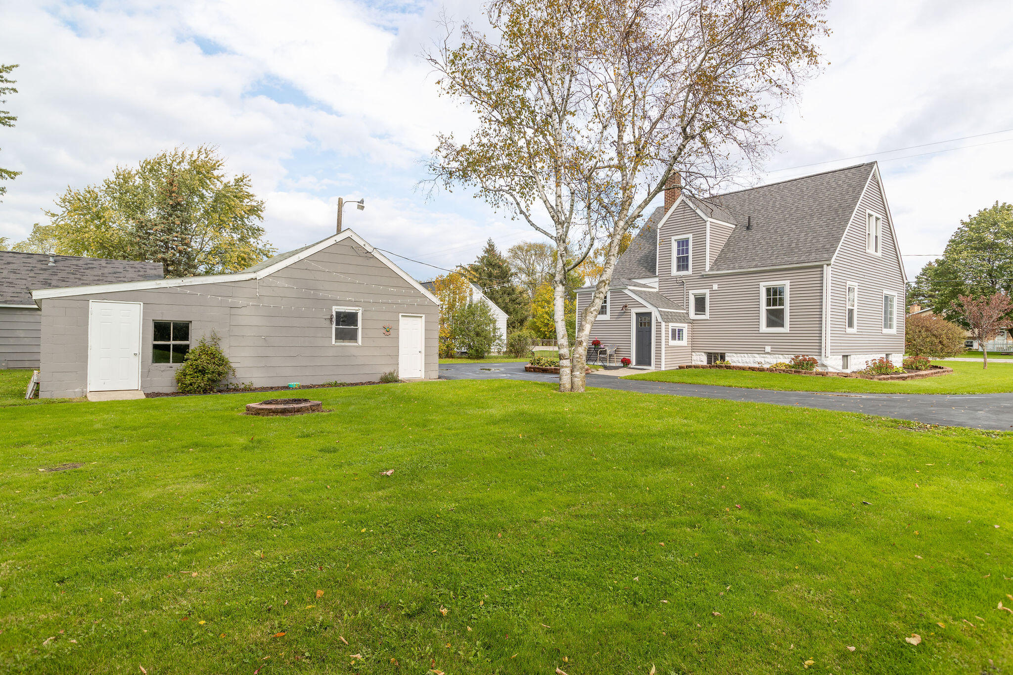 178 South Lincoln Road Bay City, MI 48708 - Photo 3 of 16 Back