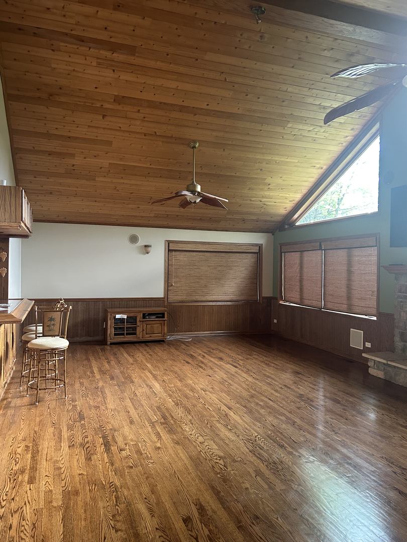 527 Springwood Lane Bolingbrook, IL 60440 - Photo 6 of 35 a view of a room with gym equipment
