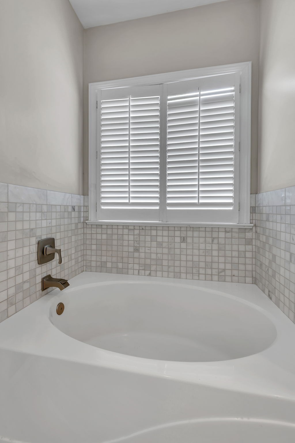 104 Hicks Road Nashville, TN 37221 - Photo 25 of 41 a white bath tub sitting next to a window