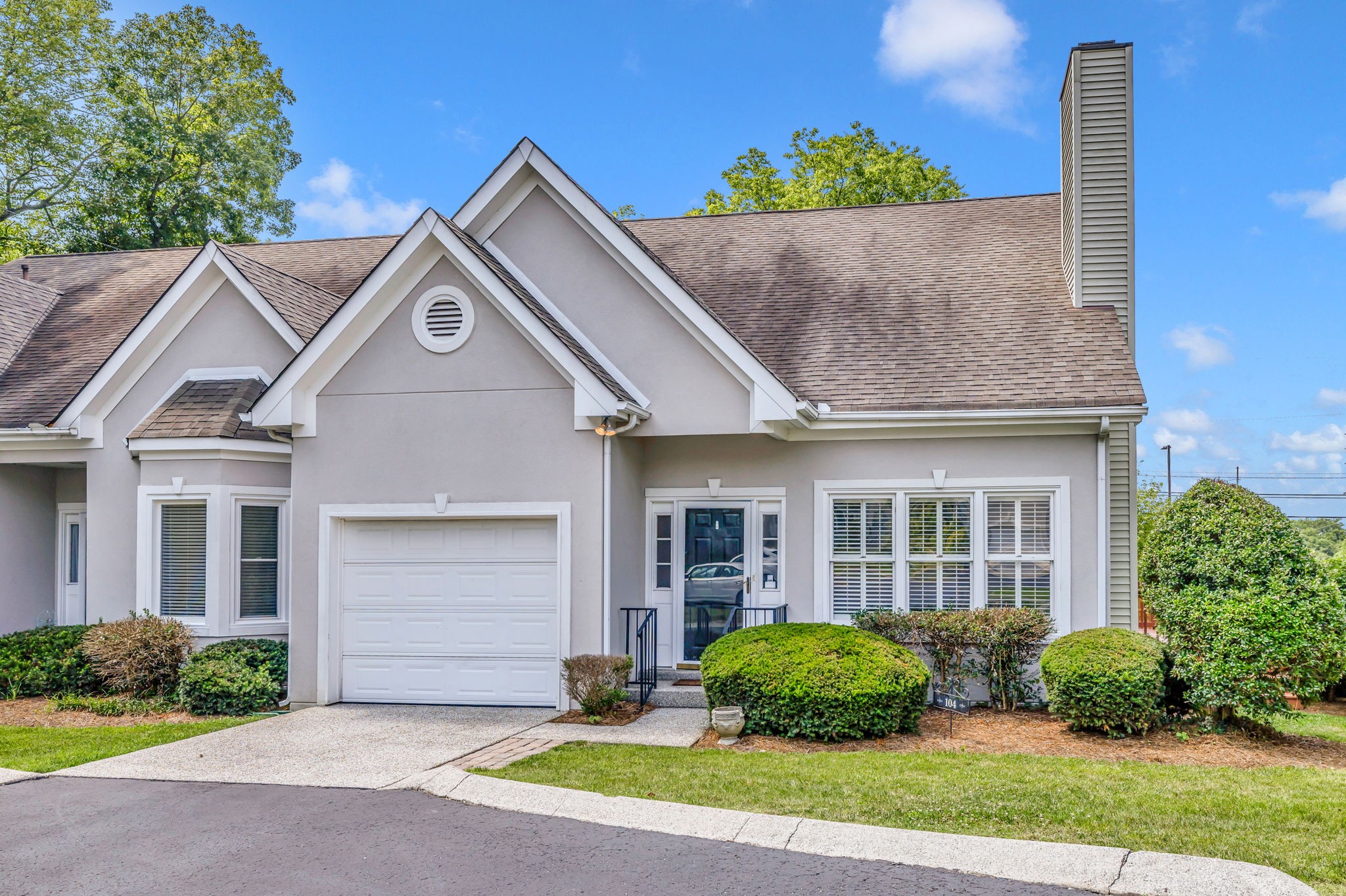 104 Hicks Road Nashville, TN 37221 - Photo 4 of 41 a house with a outdoor space