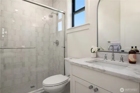 $4,399,995 | 4024 85th Avenue Southeast, Mercer Island, WA 98040