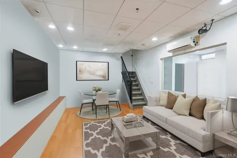 $958,000 | 8 Westminster Road, Syosset, NY 11791