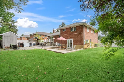 $958,000 | 8 Westminster Road, Syosset, NY 11791