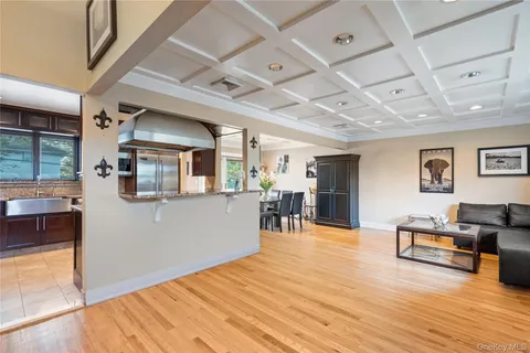 $958,000 | 8 Westminster Road, Syosset, NY 11791