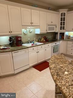 9742 Golf Course Road, Unit 304 Ocean City, MD 21842 - Photo 4 of 29 kitchen