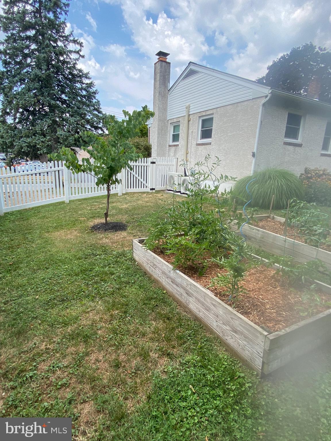 39 Cedar Grove Road Conshohocken, PA 19428 - Photo 15 of 79 side of house