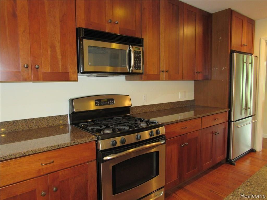 25537 Scotia Road Huntington Woods, MI 48070 - Photo 8 of 15