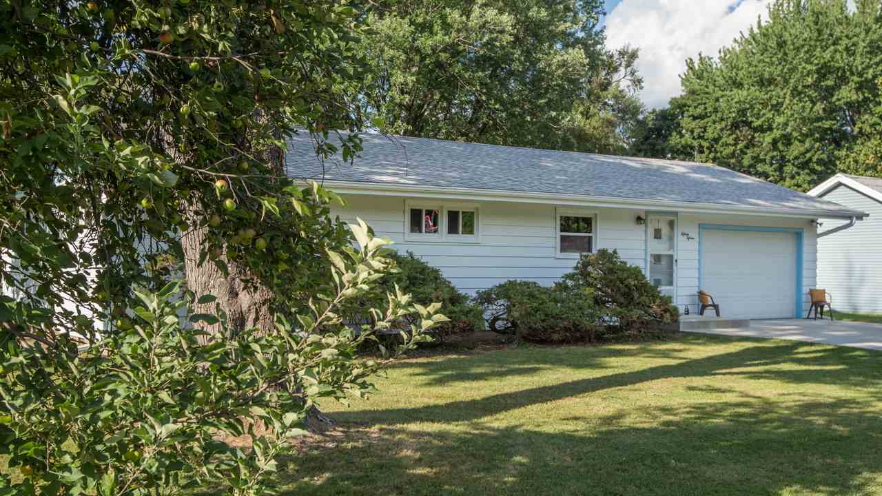 1515 East Resthaven Road Peoria, IL 61615 - Photo 3 of 31 Gallery Image 3