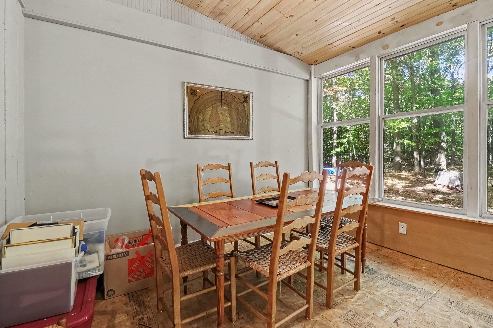 6610 Middleton Road Ludington, MI 49431 - Photo 14 of 31 Dining Area