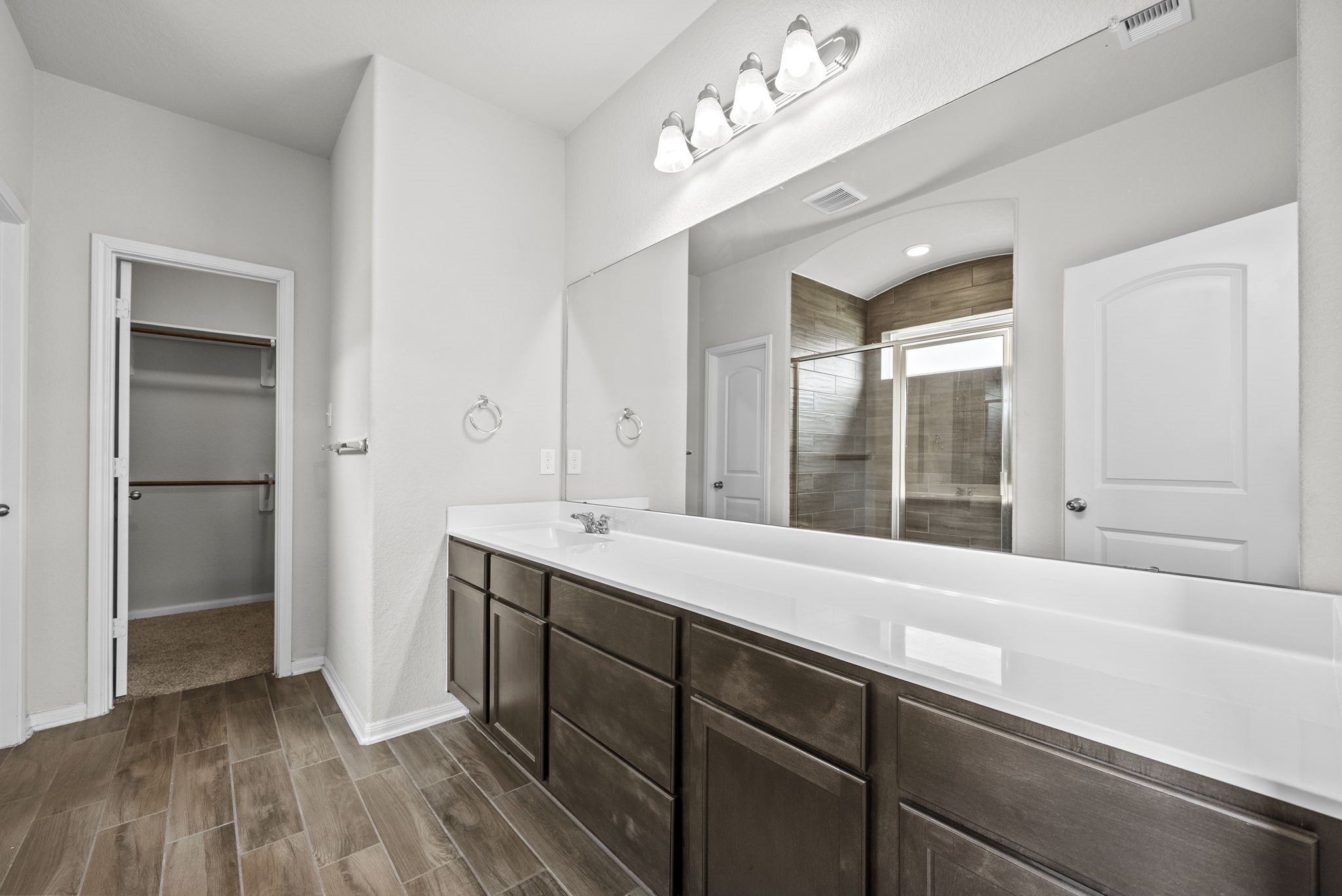 903 Willowick Road Houston, TX 77090 - Photo 25 of 47 Primary suite bathroom
