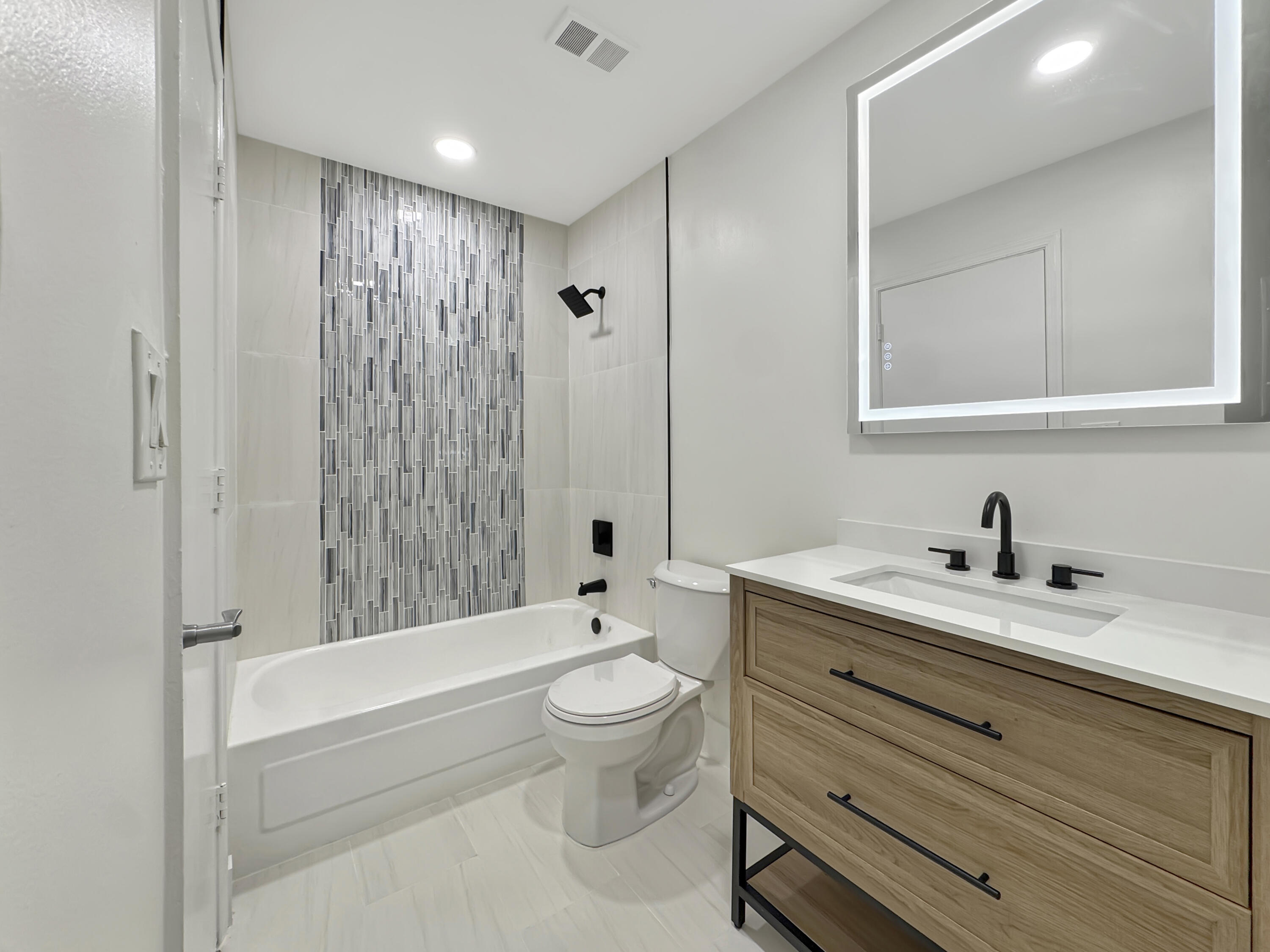 1335 Crystal Way, Unit L Delray Beach, FL 33444 - Photo 12 of 21 Bathroom