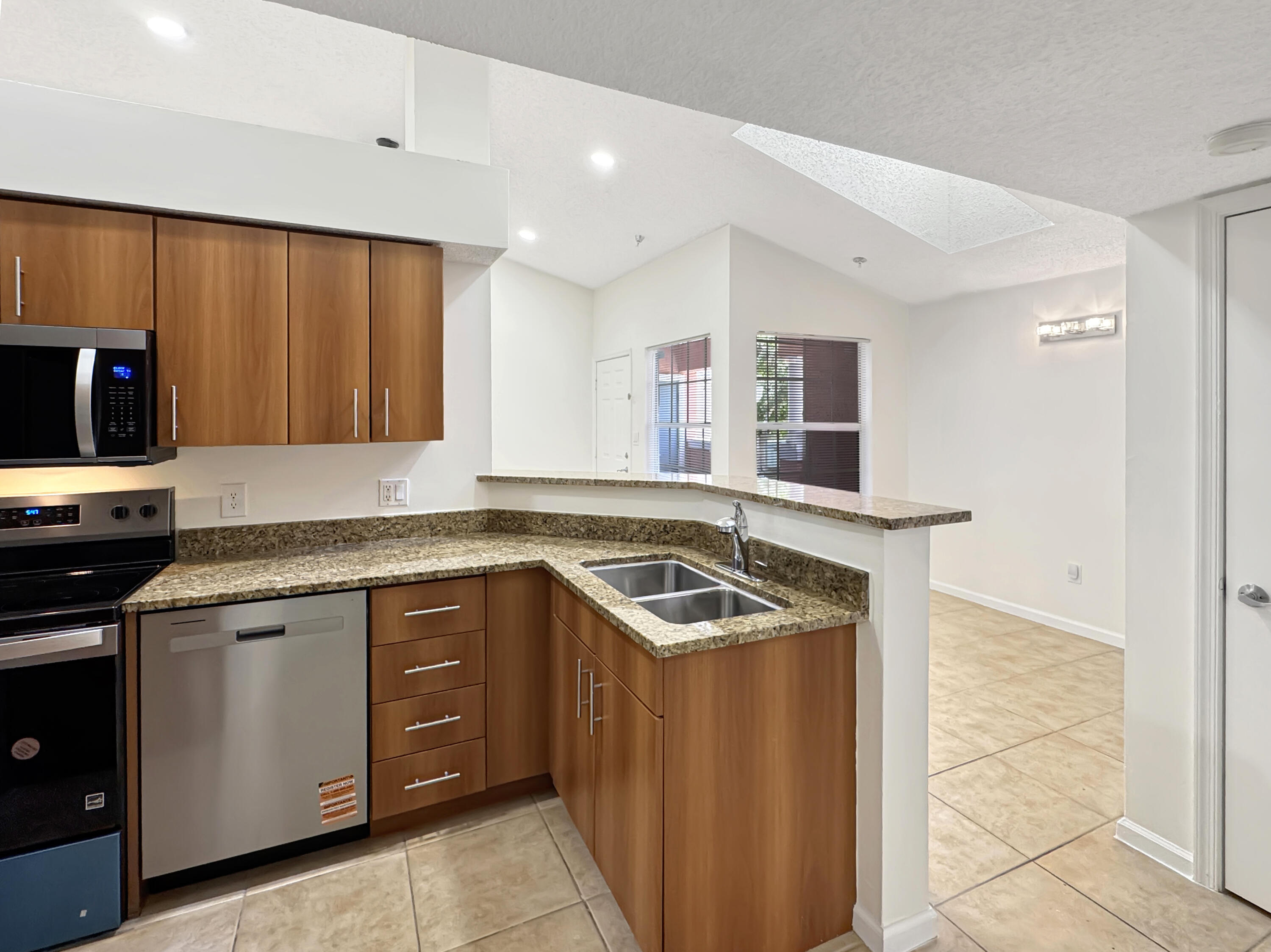 1335 Crystal Way, Unit L Delray Beach, FL 33444 - Photo 8 of 21 Kitchen to Dining