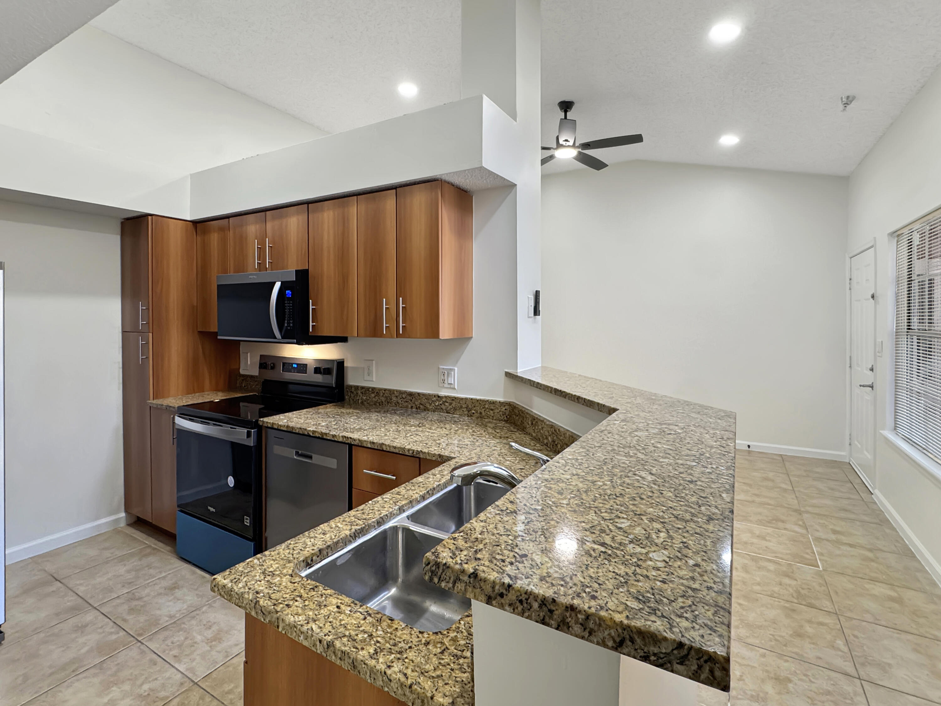 1335 Crystal Way, Unit L Delray Beach, FL 33444 - Photo 9 of 21 Kitchen