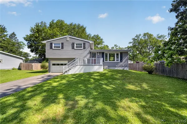 $229,900 | 21 Limetree Lane, Liverpool, NY 13090