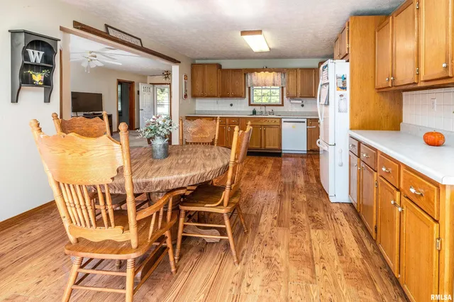 $164,500 | 403 East South Avenue, Bluford, IL 62814