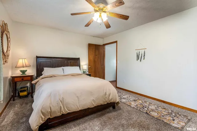 $164,500 | 403 East South Avenue, Bluford, IL 62814