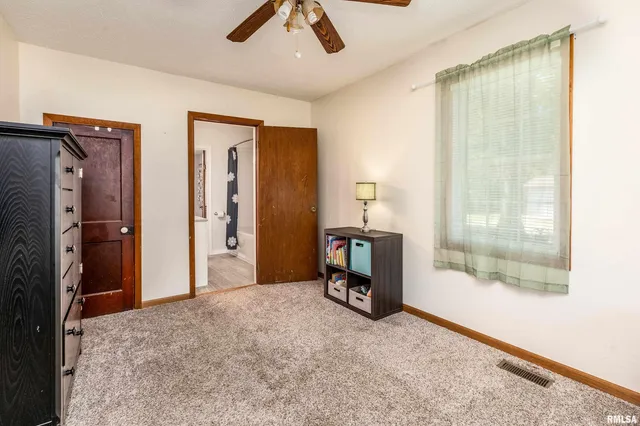 $164,500 | 403 East South Avenue, Bluford, IL 62814