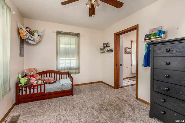 $164,500 | 403 East South Avenue, Bluford, IL 62814