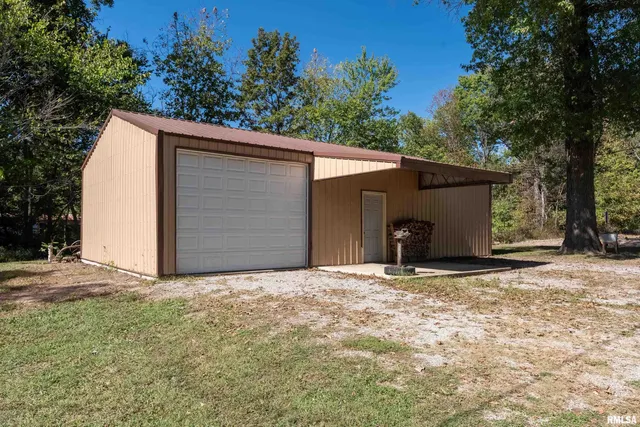 $164,500 | 403 East South Avenue, Bluford, IL 62814