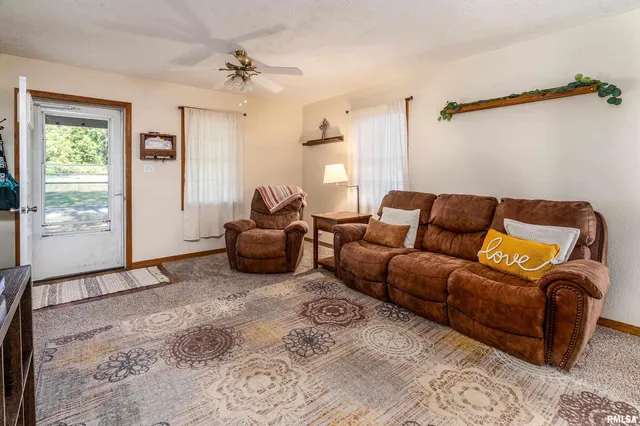 $164,500 | 403 East South Avenue, Bluford, IL 62814