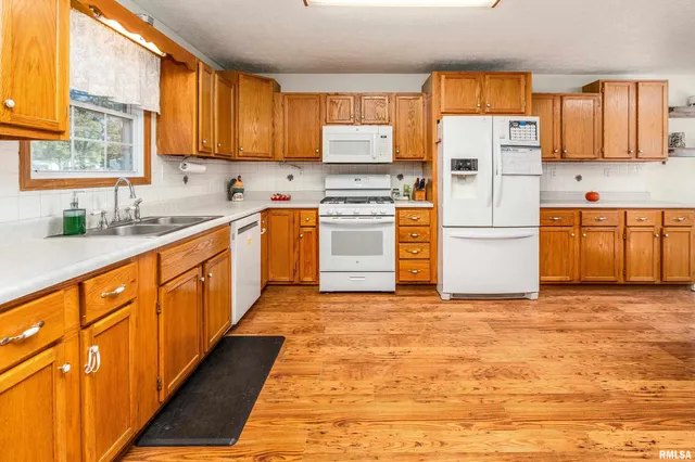 $164,500 | 403 East South Avenue, Bluford, IL 62814