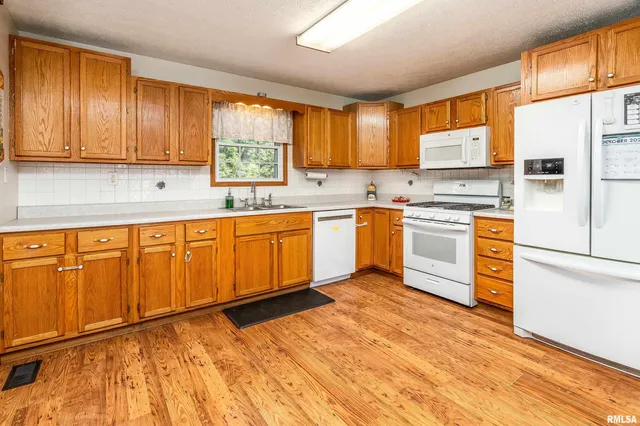 $164,500 | 403 East South Avenue, Bluford, IL 62814