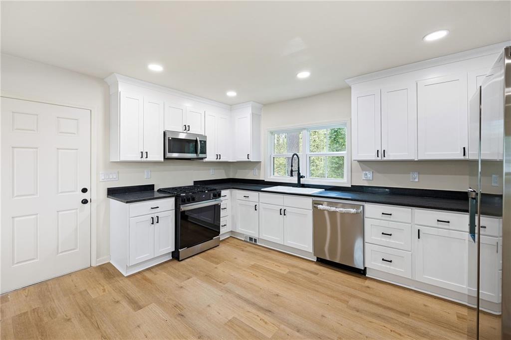 4289 Kimball Road Southwest Atlanta, GA 30331 - Photo 8 of 30
